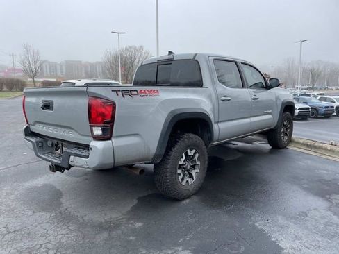 Used 2019 Toyota Tacoma TRD Off-Road image 4