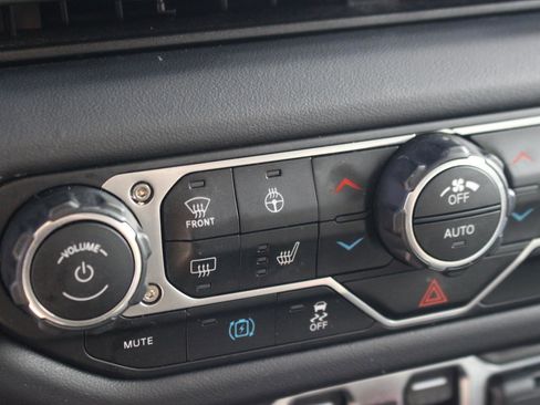Used 2024 Jeep Wrangler Unlimited Sahara AWD/4WD image 24