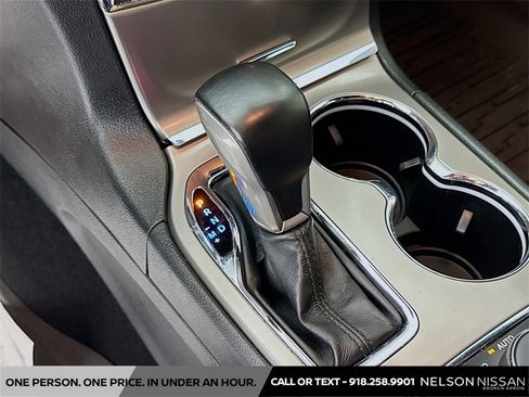 Used 2022 Jeep Grand Cherokee Laredo X image 17