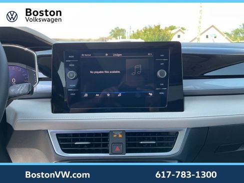 Used 2025 Volkswagen Taos SEL image 16