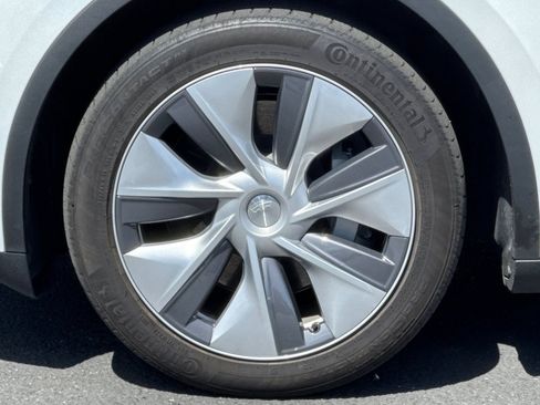 Used 2023 Tesla Model Y Long Range AWD/4WD image 42