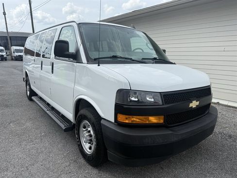 Used 2018 Chevrolet Express 3500 LS RWD image 3