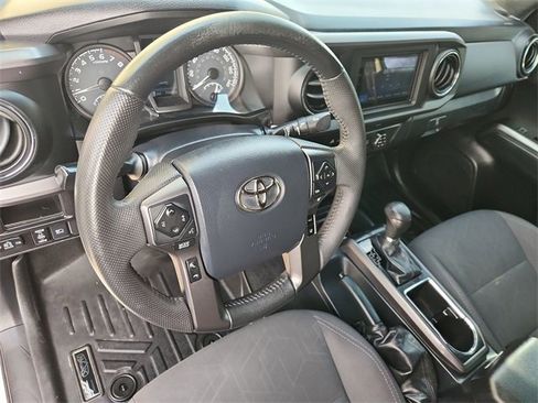 Used 2019 Toyota Tacoma TRD Off-Road image 10