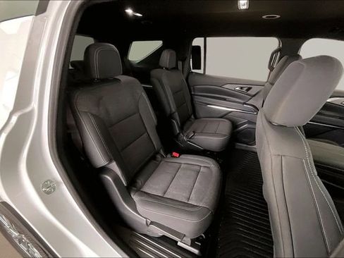 Used 2024 Chevrolet Traverse LT image 17