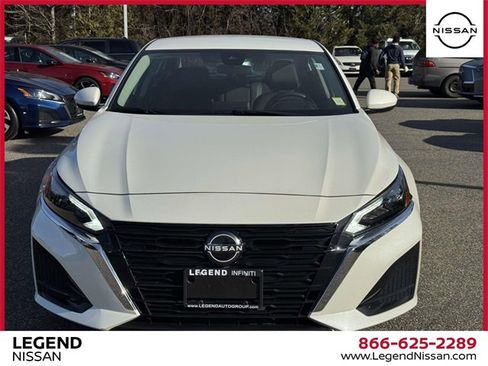 Used 2023 Nissan Altima 2.5 SV image 2