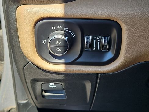 Used 2019 RAM 1500 Big Horn RWD image 15