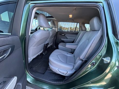 Used 2023 Toyota Highlander XLE FWD image 64