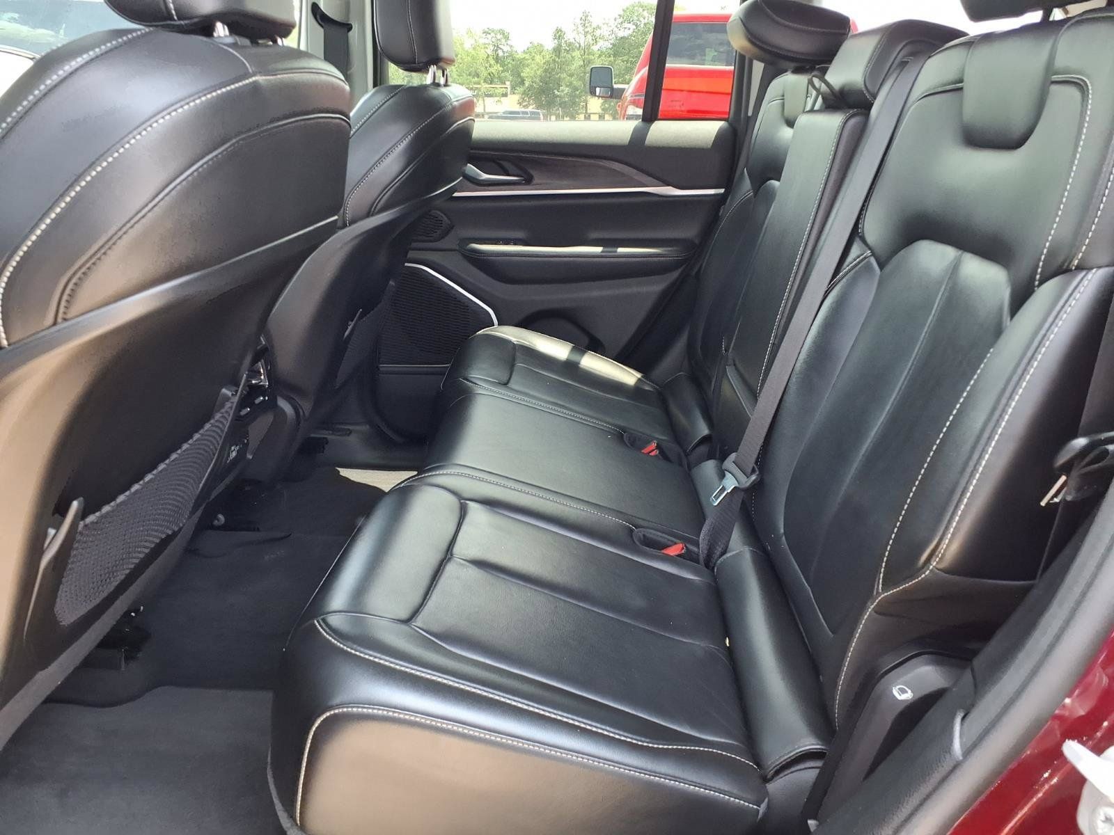 Used 2022 Jeep Grand Cherokee Limited AWD/4WD image 19