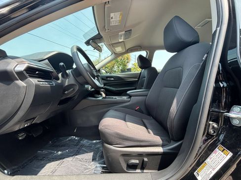 Used 2025 Nissan Altima 2.5 SV FWD image 19
