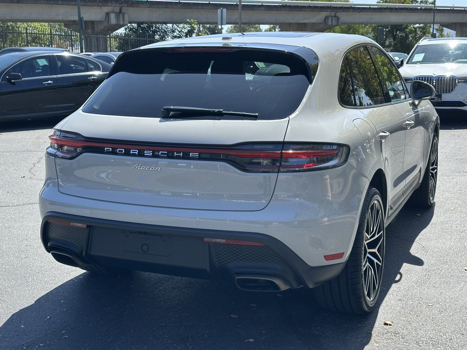 Used 2023 Porsche Macan AWD/4WD image 9