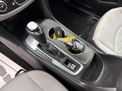 Used 2018 Chevrolet Equinox LS FWD image 21