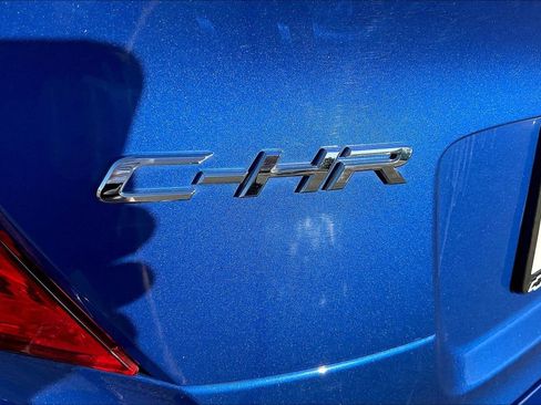 Used 2020 Toyota C-HR XLE FWD image 8
