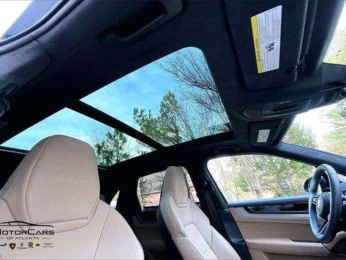 Used 2024 Porsche Cayenne Turbo image 19