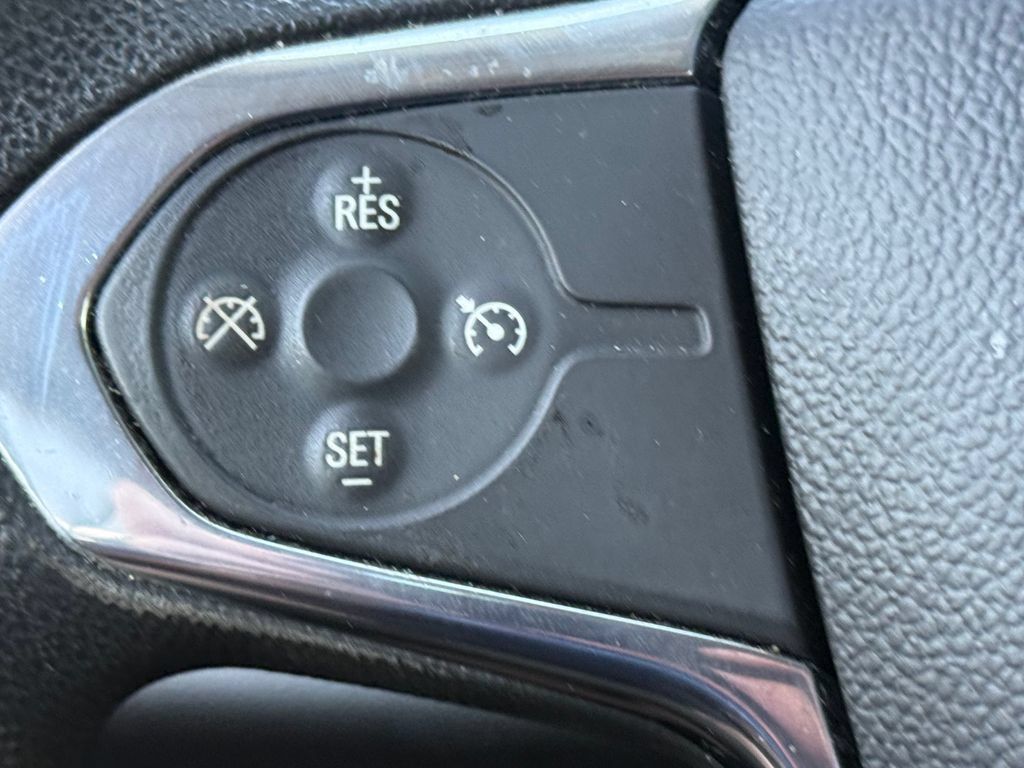Used 2020 Chevrolet Traverse LS FWD image 17