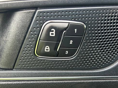 Used 2019 Ford Edge Titanium w/ Cold Weather Package AWD/4WD image 15
