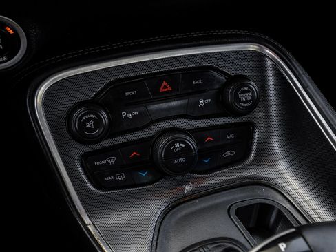 Used 2015 Dodge Challenger R/T Plus RWD image 29