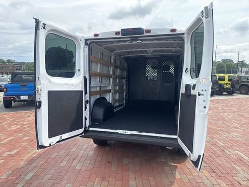 Used 2025 RAM ProMaster 2500 w/ U-Haul Equipment Group FWD image 28