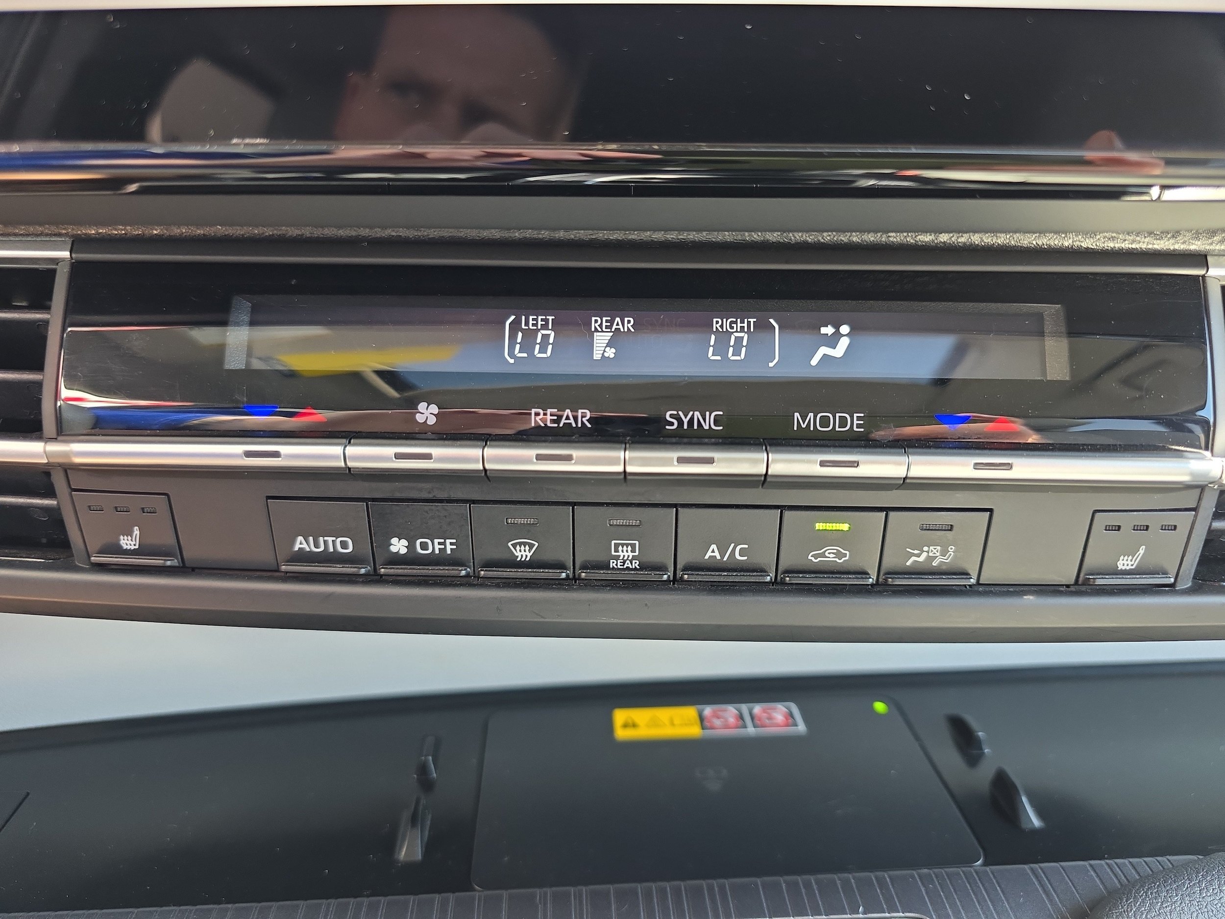 Used 2025 Toyota Sienna XLE FWD image 26