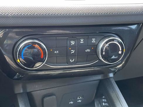 Used 2025 Chevrolet TrailBlazer LT AWD/4WD image 36
