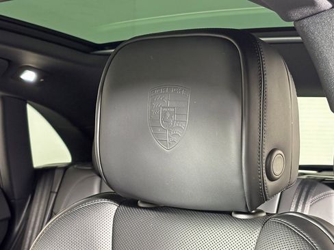 New 2026 Porsche Macan image 18