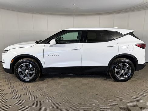 Used 2025 Chevrolet Blazer LT AWD/4WD image 11