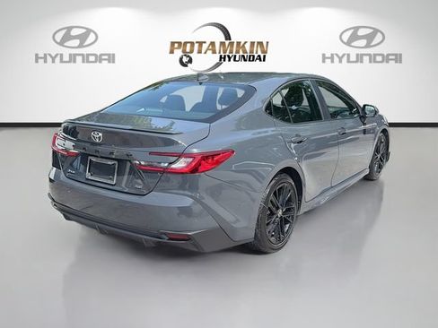 Used 2025 Toyota Camry SE FWD image 5