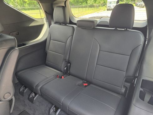 Used 2025 Chevrolet Traverse LT AWD/4WD image 11