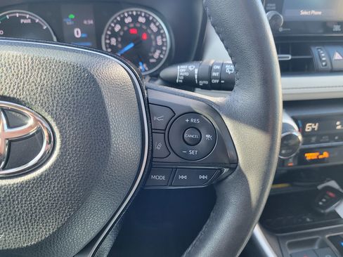 Used 2021 Toyota RAV4 XLE Premium image 28