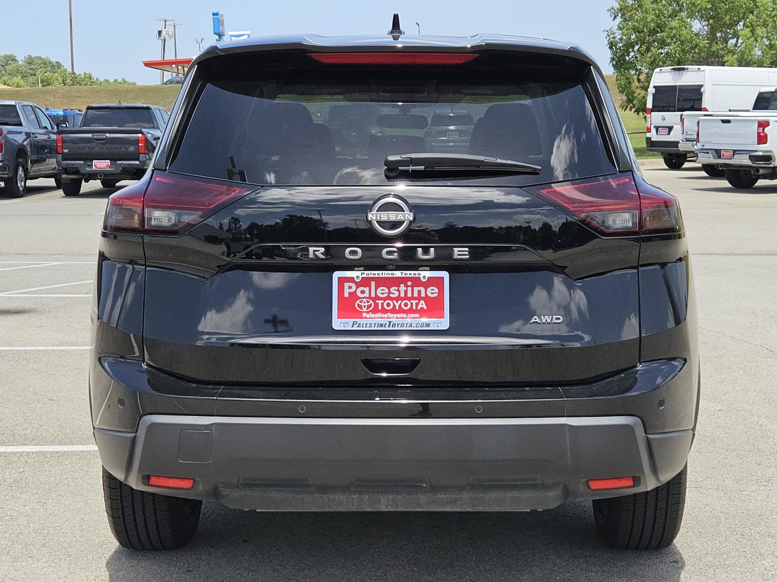Used 2025 Nissan Rogue SV AWD/4WD image 5