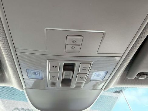 Used 2023 Volkswagen Taos SEL image 32