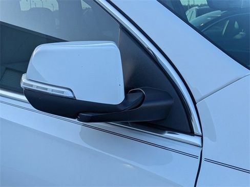 Used 2023 GMC Acadia Denali w/ Denali Technology Package image 9