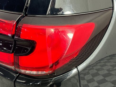 Used 2023 Chrysler Pacifica Touring FWD image 32