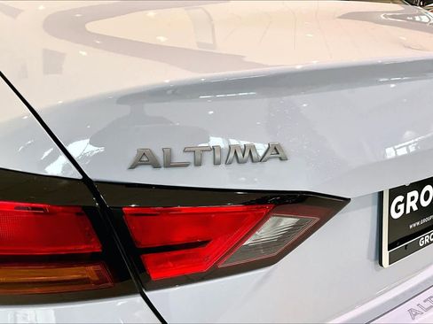New 2025 Nissan Altima 2.5 SR image 8