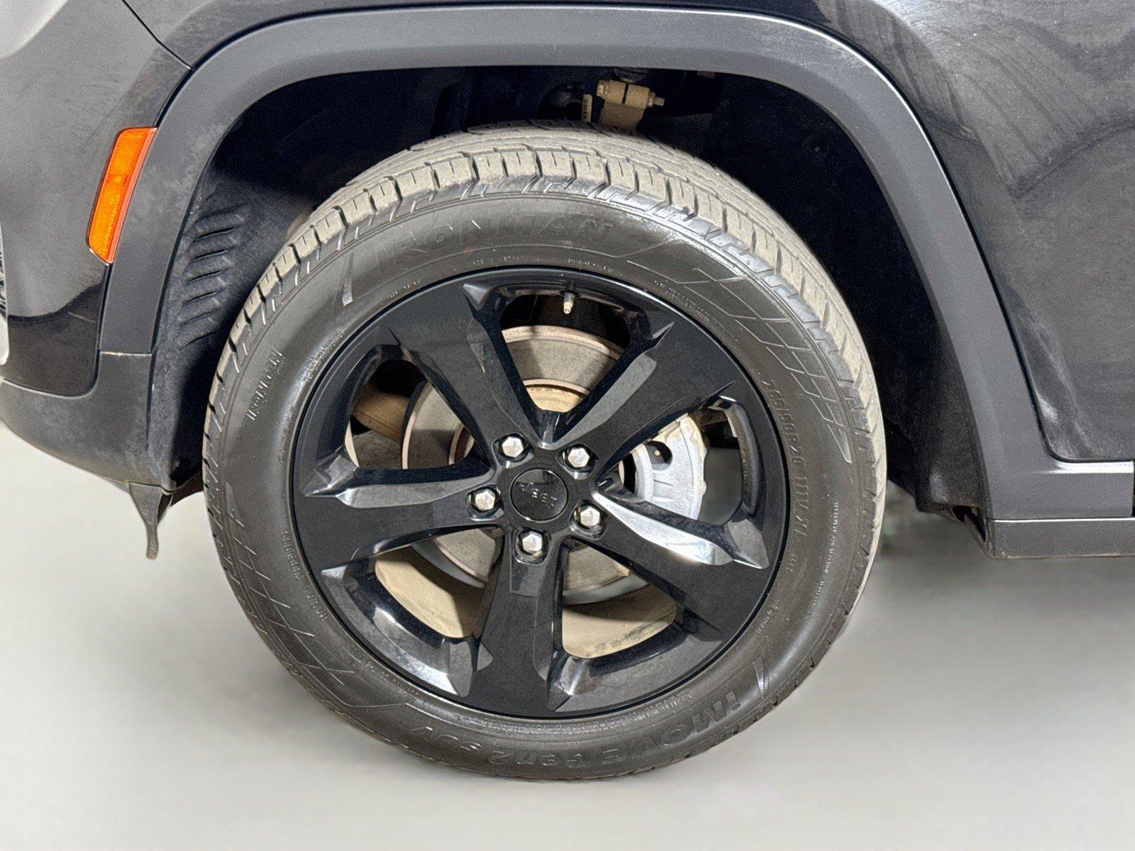 Used 2023 Jeep Grand Cherokee Altitude AWD/4WD image 28