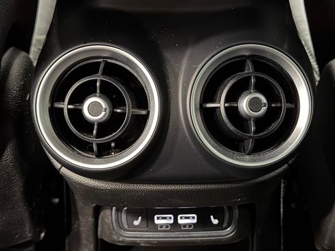 Used 2023 Alfa Romeo Stelvio Veloce image 26