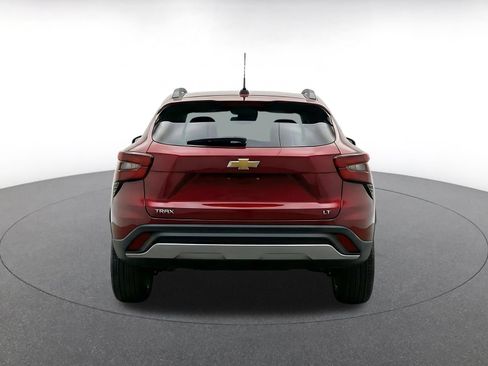 Used 2025 Chevrolet Trax LT FWD image 8