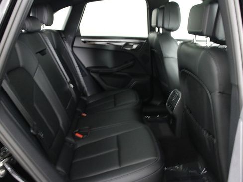 Certified 2025 Porsche Macan image 32