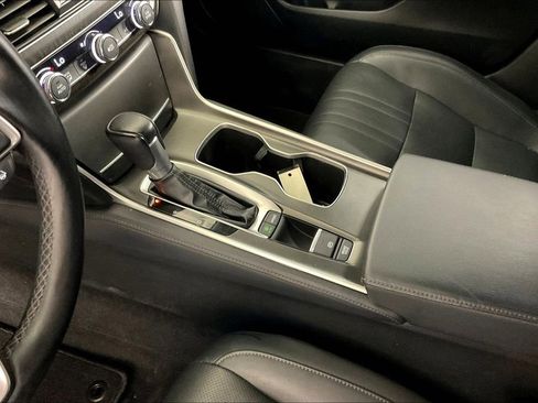 Used 2018 Honda Accord Touring image 19