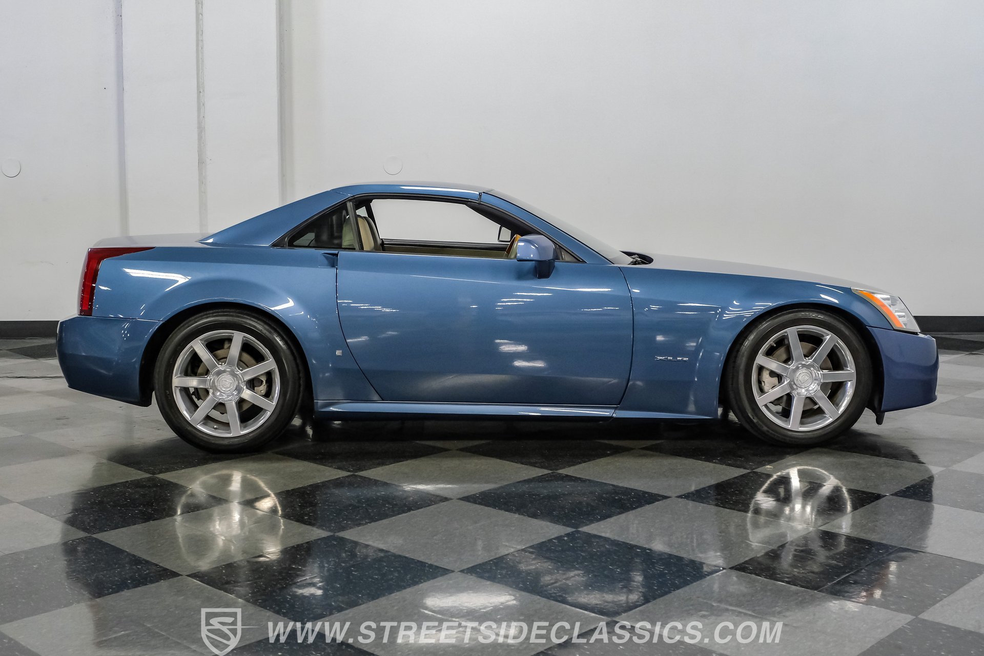 Used 2006 Cadillac XLR RWD image 14