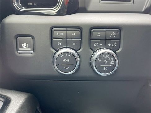 Used 2024 GMC Sierra 2500 AT4 w/ AT4 Preferred Package image 17