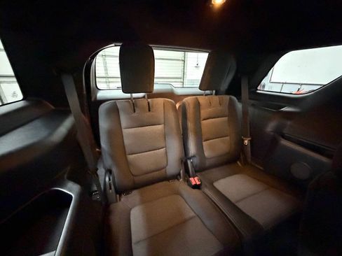 Used 2017 Ford Explorer XLT w/ XLT Technology Feature Bundle AWD/4WD image 26