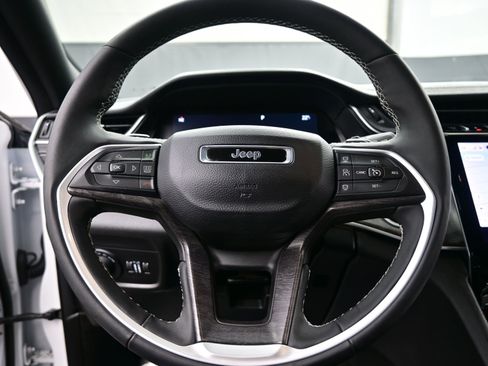 Used 2025 Jeep Grand Cherokee L Limited AWD/4WD image 25