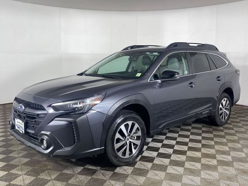 Used 2025 Subaru Outback Premium AWD/4WD image 10
