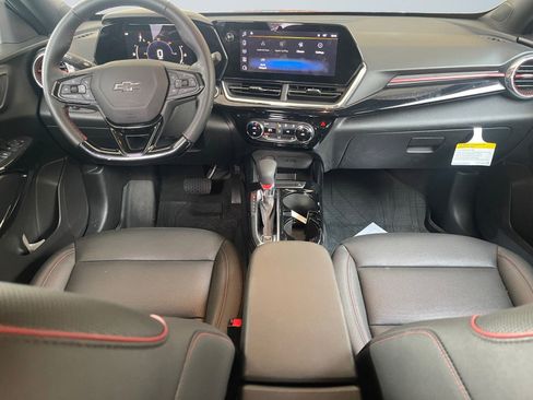 Used 2025 Chevrolet Trax RS w/ Driver Confidence Package image 11