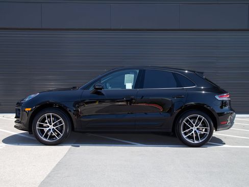 Certified 2025 Porsche Macan AWD/4WD image 2