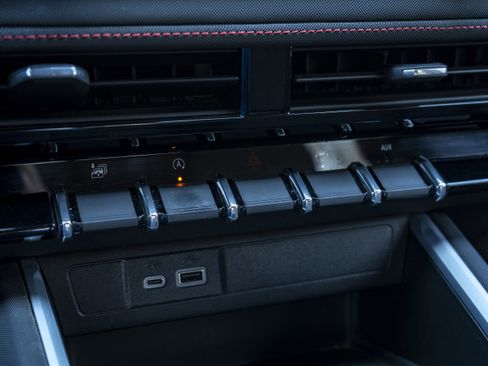 Used 2023 Chevrolet Colorado Z71 w/ Z71 Convenience Package 2 image 32