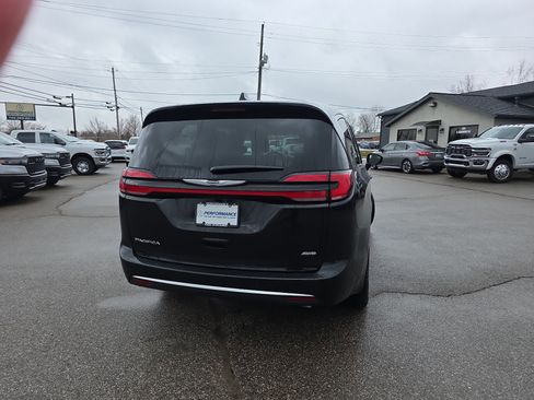 New 2026 Chrysler Pacifica Select image 23