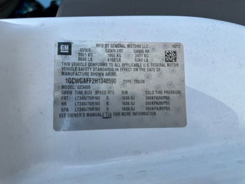 Used 2017 Chevrolet Express 2500 RWD image 38