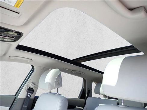 Used 2017 Kia Sorento SX image 16