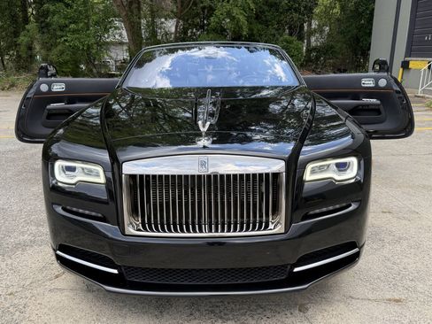 Used 2018 Rolls-Royce Dawn RWD image 18